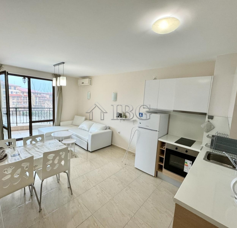 Pool view 1-bedroom apartment in Star Dreams, Sveti Vlas, 3 min walk to the beach