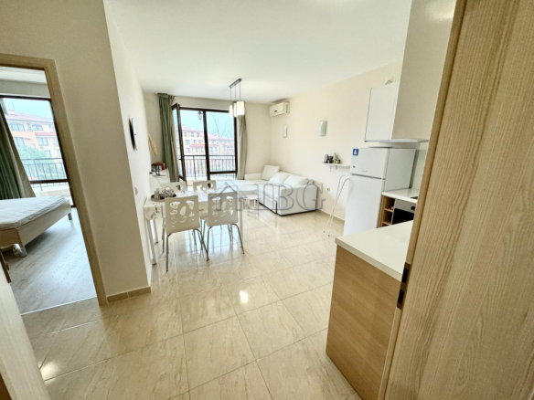 Pool view 1-bedroom apartment in Star Dreams, Sveti Vlas, 3 min walk to the beach