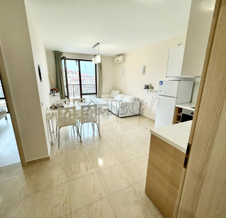 Pool view 1-bedroom apartment in Star Dreams, Sveti Vlas, 3 min walk to the beach