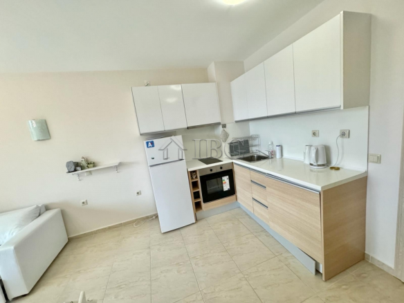 Pool view 1-bedroom apartment in Star Dreams, Sveti Vlas, 3 min walk to the beach