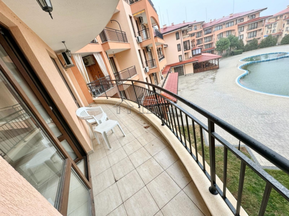 Pool view 1-bedroom apartment in Star Dreams, Sveti Vlas, 3 min walk to the beach