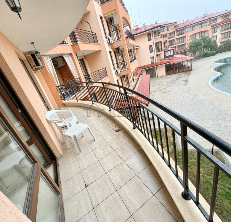 Pool view 1-bedroom apartment in Star Dreams, Sveti Vlas, 3 min walk to the beach