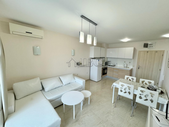Pool view 1-bedroom apartment in Star Dreams, Sveti Vlas, 3 min walk to the beach
