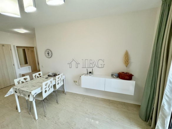 Pool view 1-bedroom apartment in Star Dreams, Sveti Vlas, 3 min walk to the beach