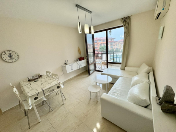 Pool view 1-bedroom apartment in Star Dreams, Sveti Vlas, 3 min walk to the beach