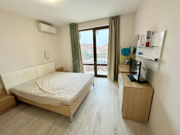 Pool view 1-bedroom apartment in Star Dreams, Sveti Vlas, 3 min walk to the beach