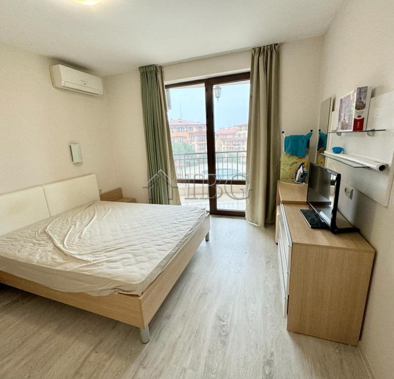 Pool view 1-bedroom apartment in Star Dreams, Sveti Vlas, 3 min walk to the beach