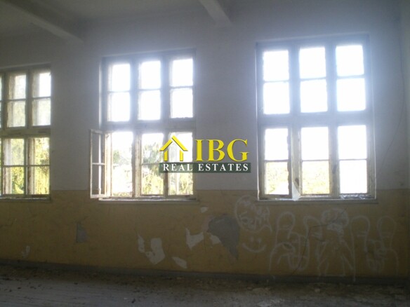 Two buildings and large plot of land near Ruse