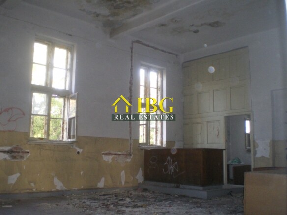 Two buildings and large plot of land near Ruse