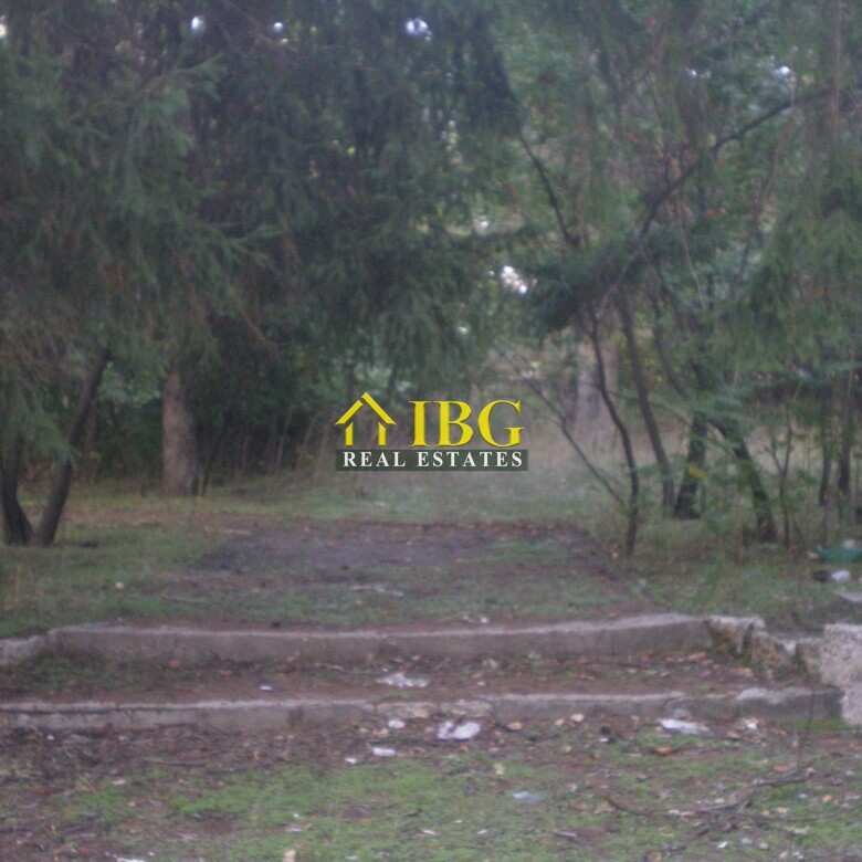 Two buildings and large plot of land near Ruse