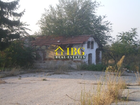 Two buildings and large plot of land near Ruse