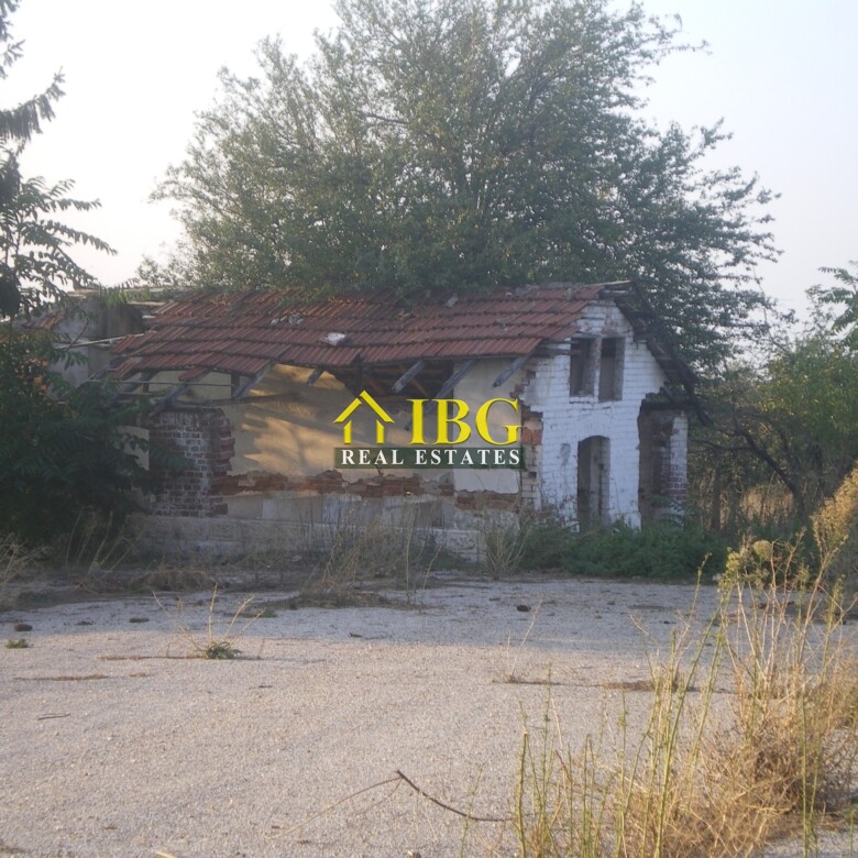 Two buildings and large plot of land near Ruse
