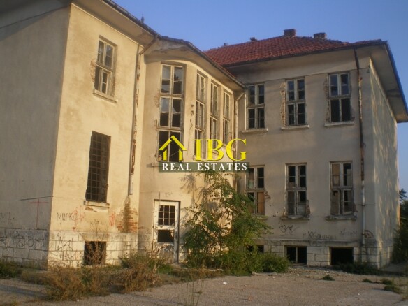 Two buildings and large plot of land near Ruse
