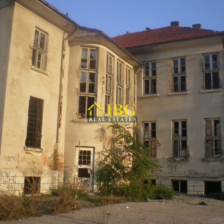 Two buildings and large plot of land near Ruse