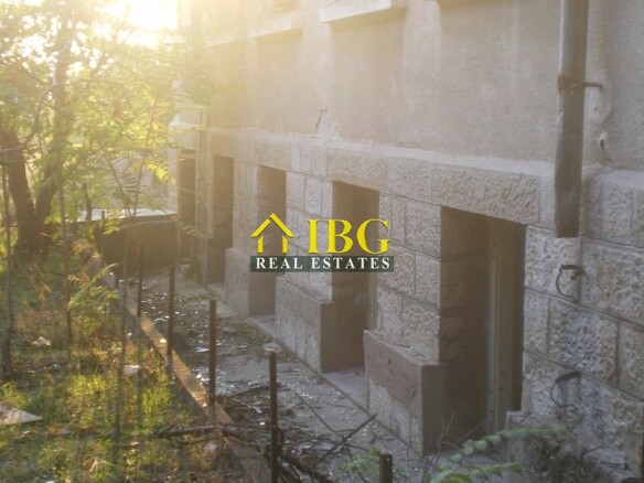 Two buildings and large plot of land near Ruse