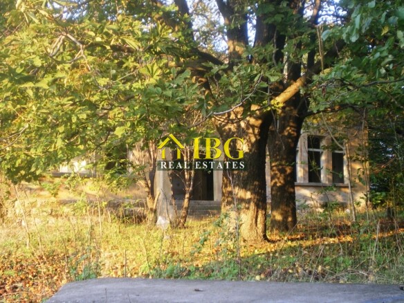 Two buildings and large plot of land near Ruse