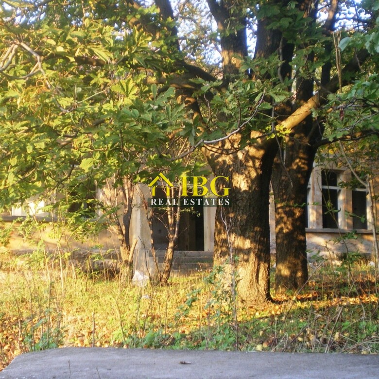 Two buildings and large plot of land near Ruse
