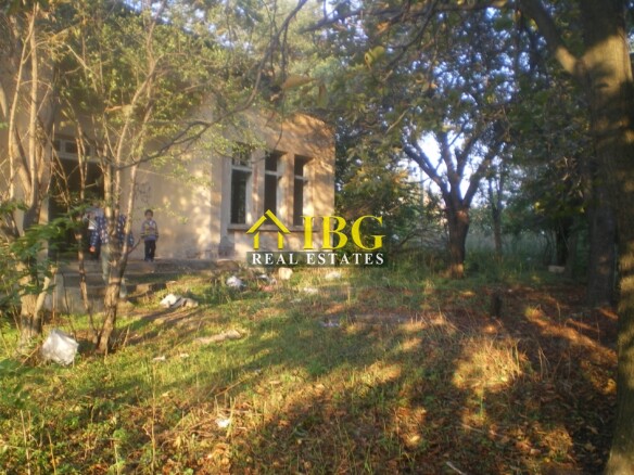 Two buildings and large plot of land near Ruse