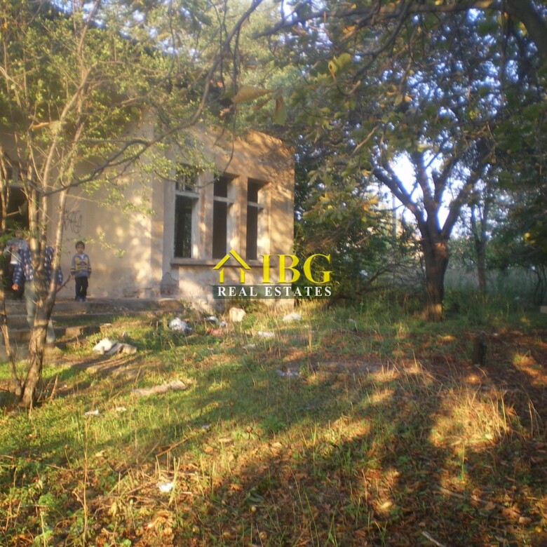 Two buildings and large plot of land near Ruse