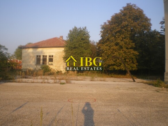 Two buildings and large plot of land near Ruse