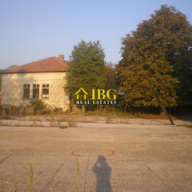 Two buildings and large plot of land near Ruse