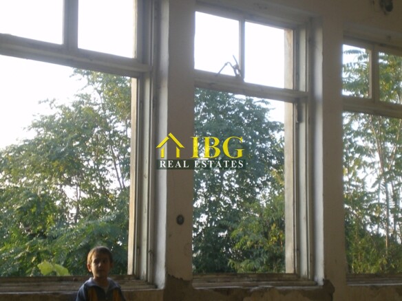 Two buildings and large plot of land near Ruse