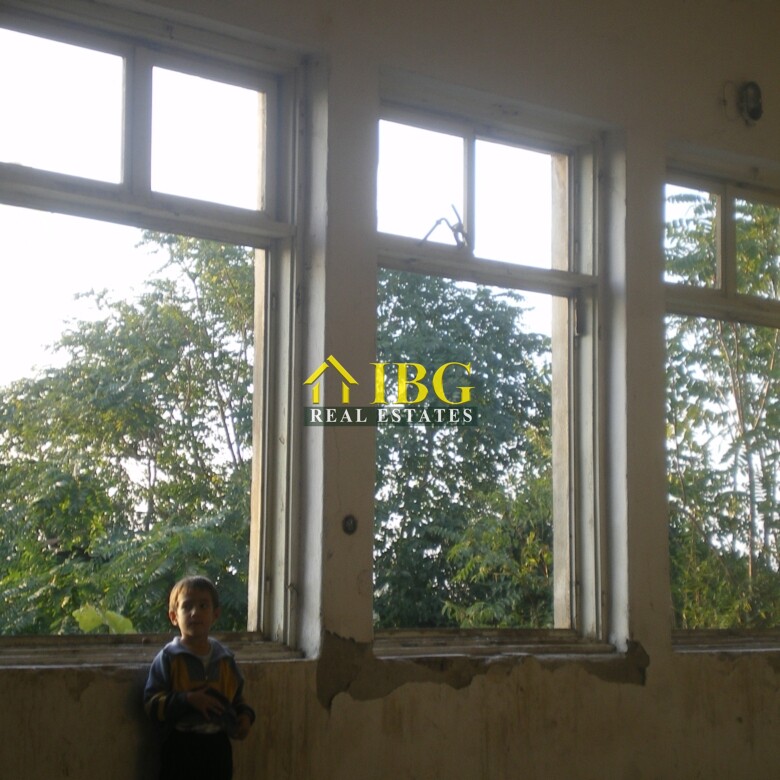 Two buildings and large plot of land near Ruse