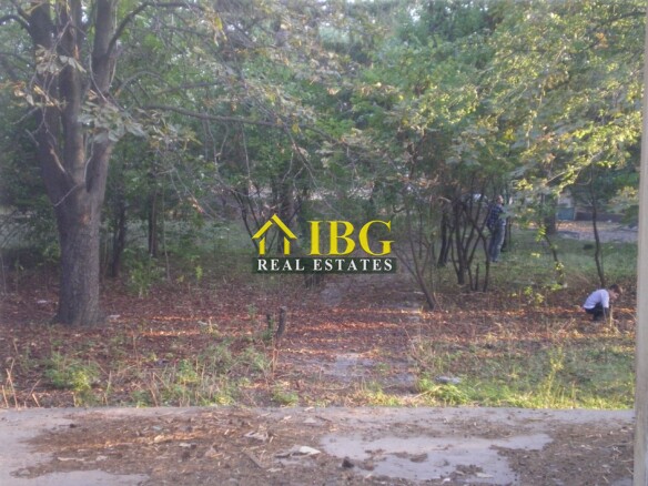 Two buildings and large plot of land near Ruse