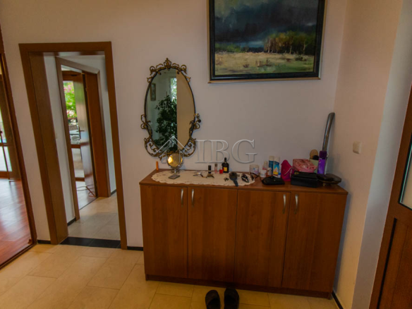 Spacious Two-storied House with 4 bedrooms and a pool, 10 km to Sunny Beach and the Sea