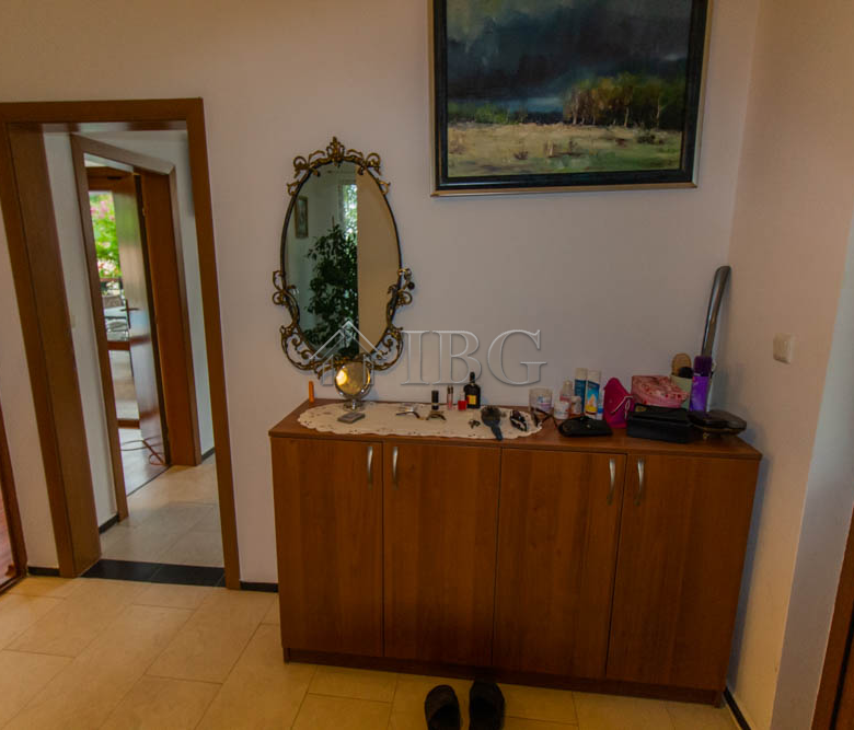 Spacious Two-storied House with 4 bedrooms and a pool, 10 km to Sunny Beach and the Sea