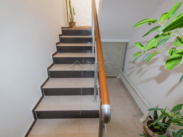 Spacious Two-storied House with 4 bedrooms and a pool, 10 km to Sunny Beach and the Sea