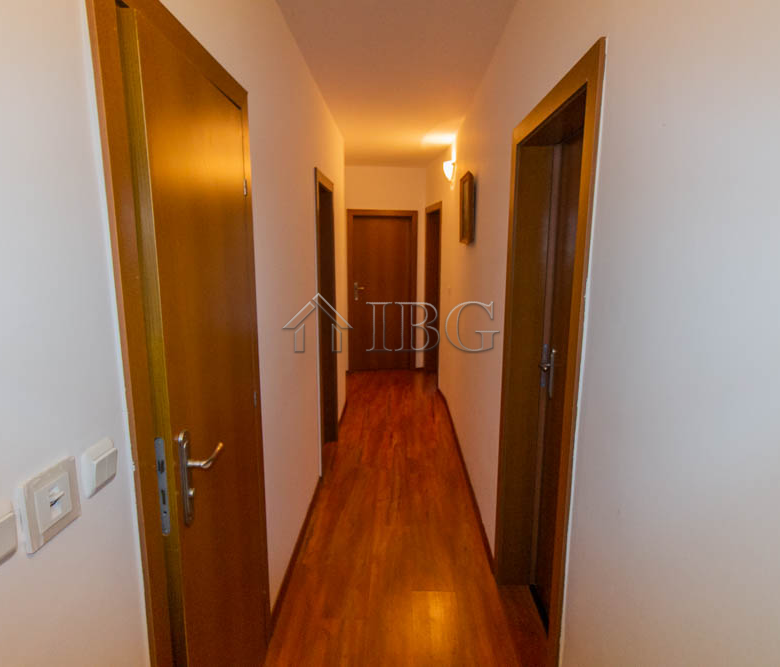 Spacious Two-storied House with 4 bedrooms and a pool, 10 km to Sunny Beach and the Sea