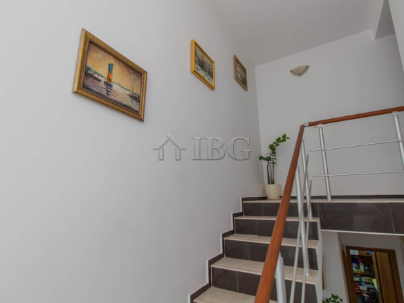 Spacious Two-storied House with 4 bedrooms and a pool, 10 km to Sunny Beach and the Sea