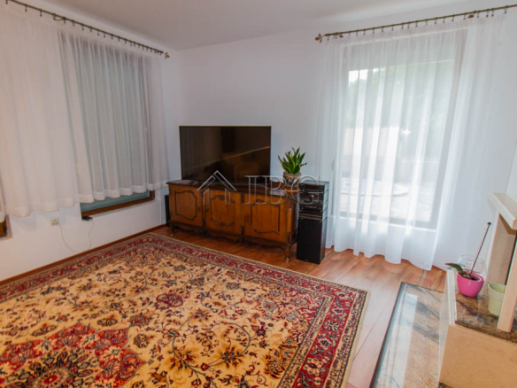 Spacious Two-storied House with 4 bedrooms and a pool, 10 km to Sunny Beach and the Sea