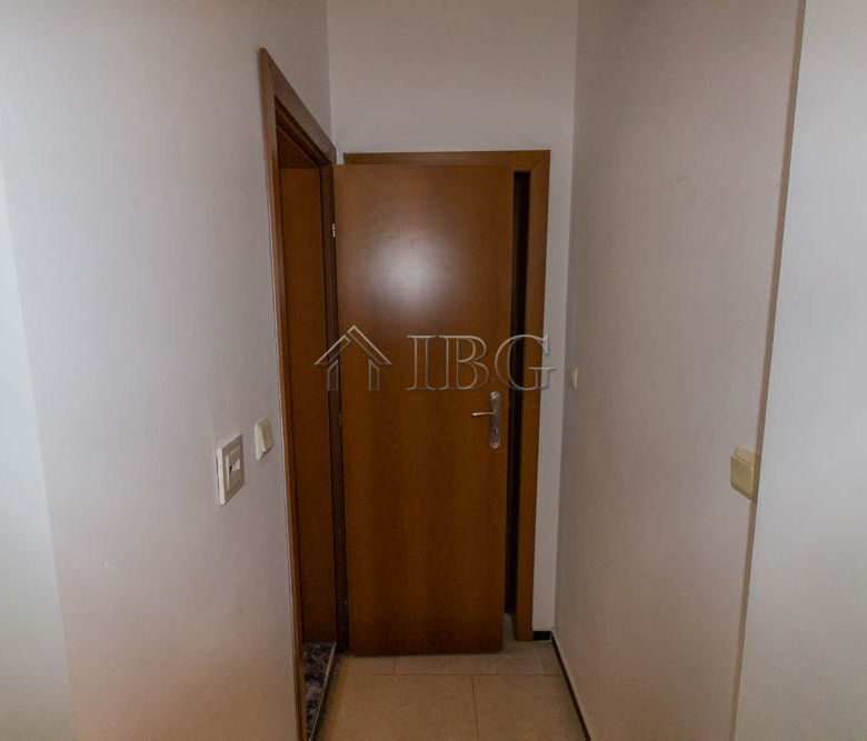 Spacious Two-storied House with 4 bedrooms and a pool, 10 km to Sunny Beach and the Sea