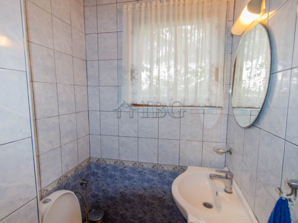 Spacious Two-storied House with 4 bedrooms and a pool, 10 km to Sunny Beach and the Sea