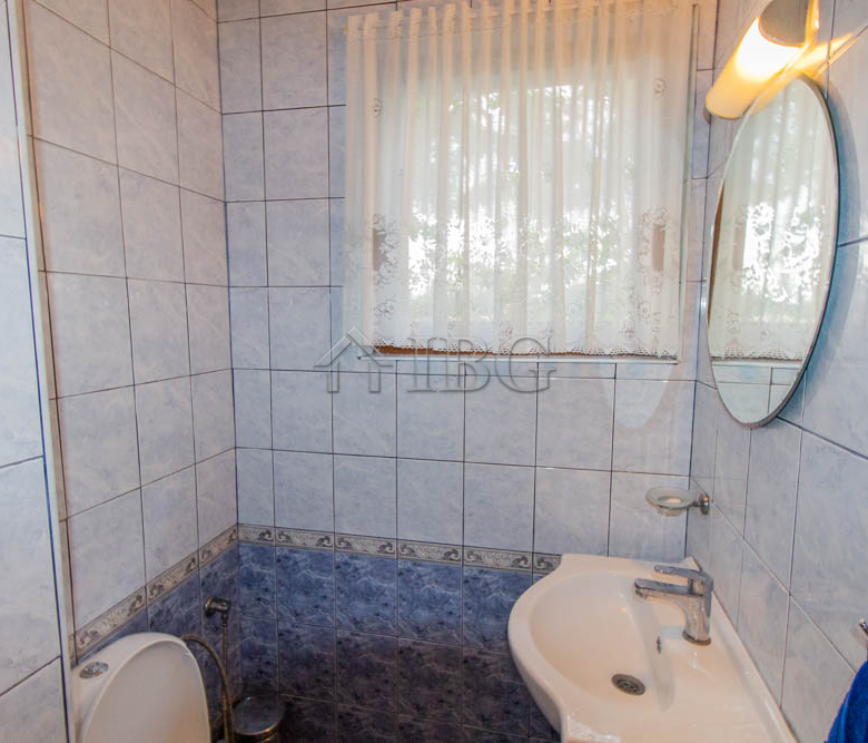 Spacious Two-storied House with 4 bedrooms and a pool, 10 km to Sunny Beach and the Sea