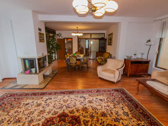 Spacious Two-storied House with 4 bedrooms and a pool, 10 km to Sunny Beach and the Sea