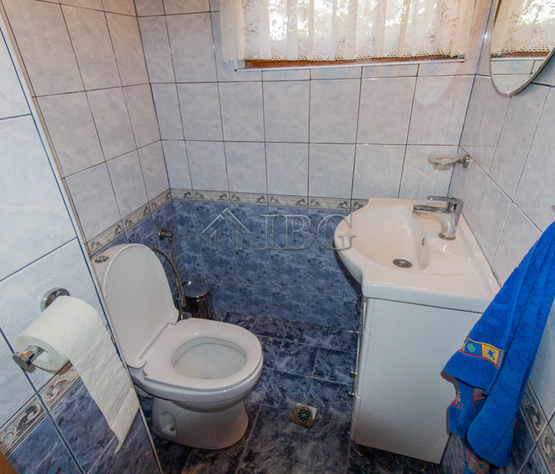 Spacious Two-storied House with 4 bedrooms and a pool, 10 km to Sunny Beach and the Sea