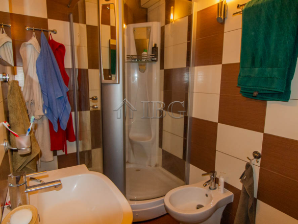 Spacious Two-storied House with 4 bedrooms and a pool, 10 km to Sunny Beach and the Sea