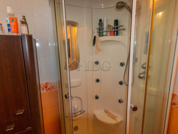 Spacious Two-storied House with 4 bedrooms and a pool, 10 km to Sunny Beach and the Sea