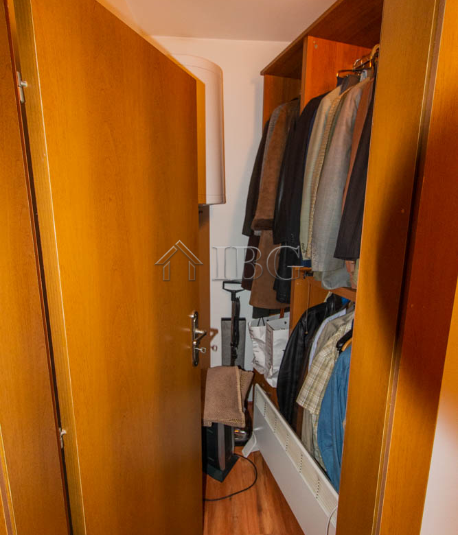 Spacious Two-storied House with 4 bedrooms and a pool, 10 km to Sunny Beach and the Sea