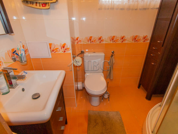 Spacious Two-storied House with 4 bedrooms and a pool, 10 km to Sunny Beach and the Sea