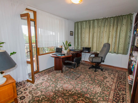 Spacious Two-storied House with 4 bedrooms and a pool, 10 km to Sunny Beach and the Sea