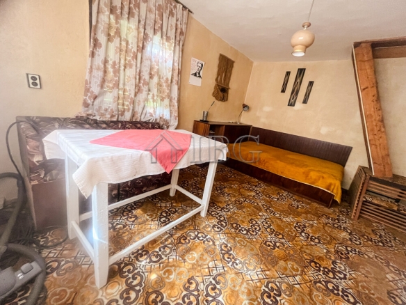 Villa with nice garden only 5 km. to Ruse city