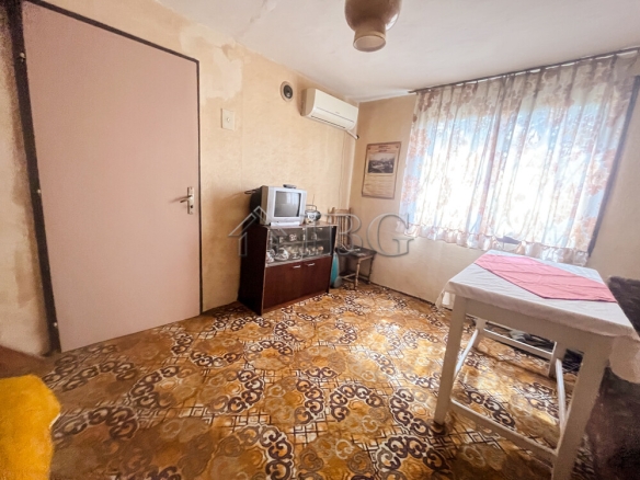 Villa with nice garden only 5 km. to Ruse city