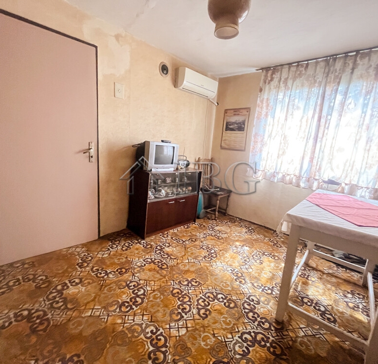 Villa with nice garden only 5 km. to Ruse city