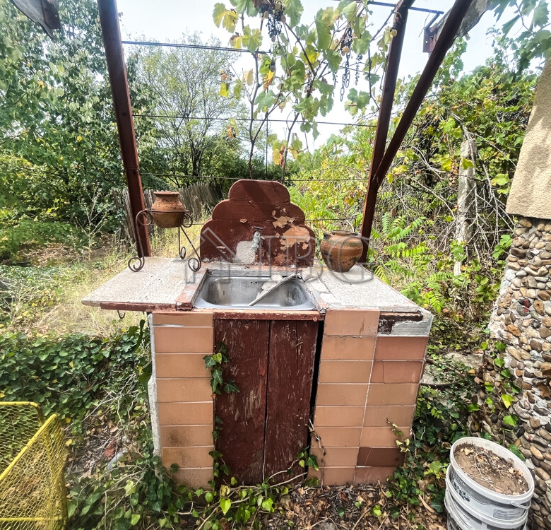 Villa with nice garden only 5 km. to Ruse city