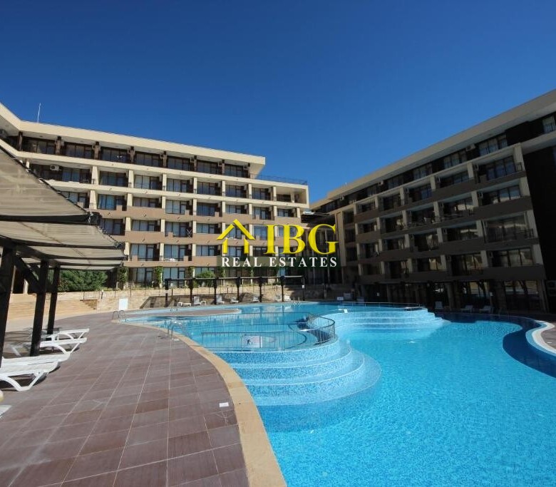 2-Room Apartment with Sea and Pool View in Luxor Complex, Sveti Vlas