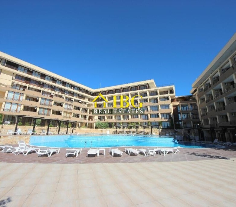 2-Room Apartment with Sea and Pool View in Luxor Complex, Sveti Vlas